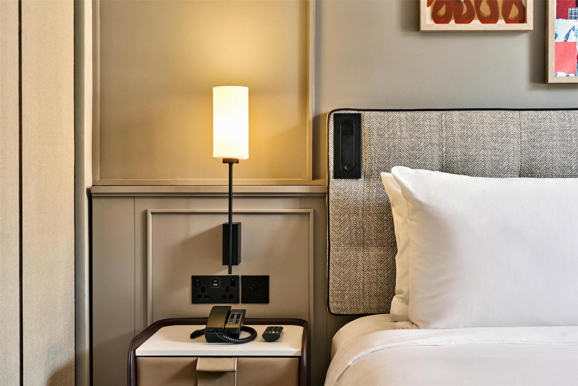 Radisson Blu Hotel, Bond Street Hotel 4*